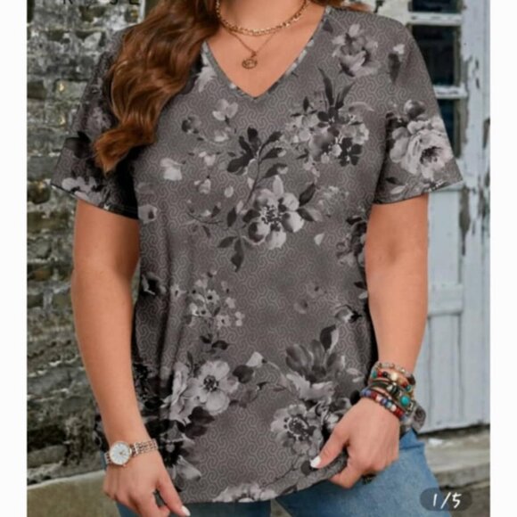 NWT Emery Rose Short Sleeve V-Neck Gray & Black Floral Top‎ Size 3X - Picture 1 of 3